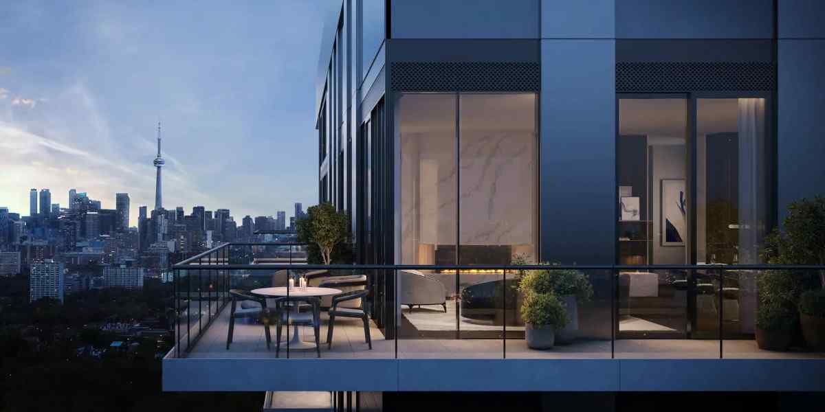 Skyscraper panoramic view pane maintenance