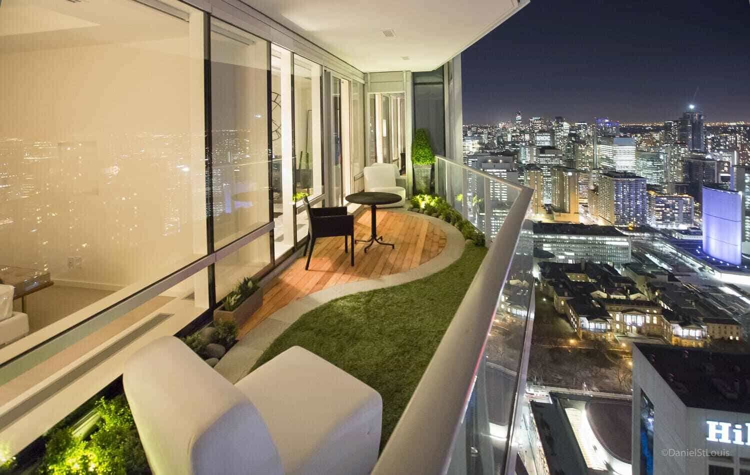 Beautifully clean condominium exterior space